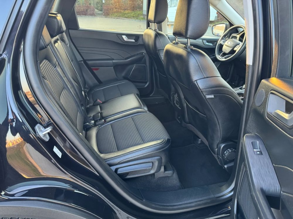 SUV/ Geländewagen Ford Kuga Ford 2.0 EcoBlue AWD Titanium X Kamery: das Bild 8 SUV/ Geländewagen Ford Kuga Ford 2.0 EcoBlue AWD Titanium X Kamery: das Bild 8