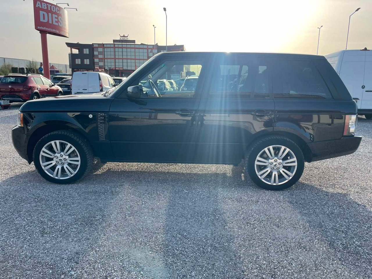 Land Rover Range Rover Vogue 4.4 TDV8 - SUV/ Geländewagen: das Bild 4 Land Rover Range Rover Vogue 4.4 TDV8 - SUV/ Geländewagen: das Bild 4