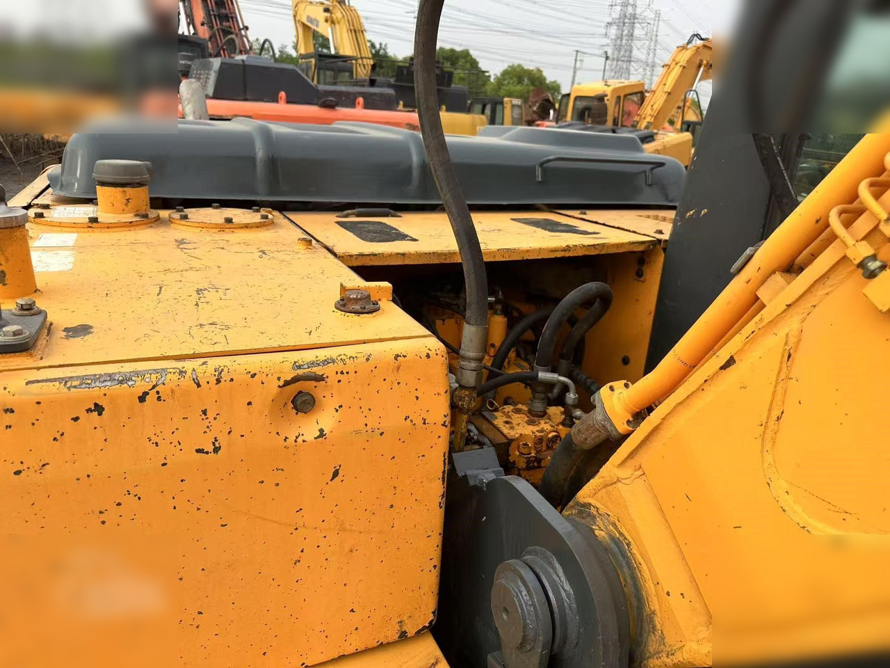 HYUNDAI ROBEX 210 LC-7 - Kettenbagger: das Bild 3 HYUNDAI ROBEX 210 LC-7 - Kettenbagger: das Bild 3