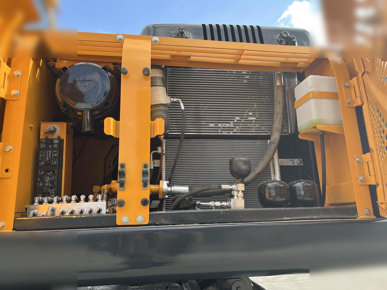 HYUNDAI ROBEX 210W-9 - Mobilbagger: das Bild 5 HYUNDAI ROBEX 210W-9 - Mobilbagger: das Bild 5