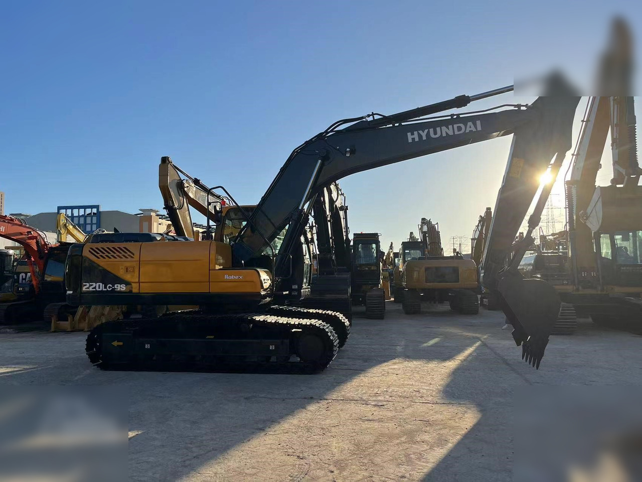 HYUNDAI ROBEX 220 LC-9S - Kettenbagger: das Bild 1 HYUNDAI ROBEX 220 LC-9S - Kettenbagger: das Bild 1