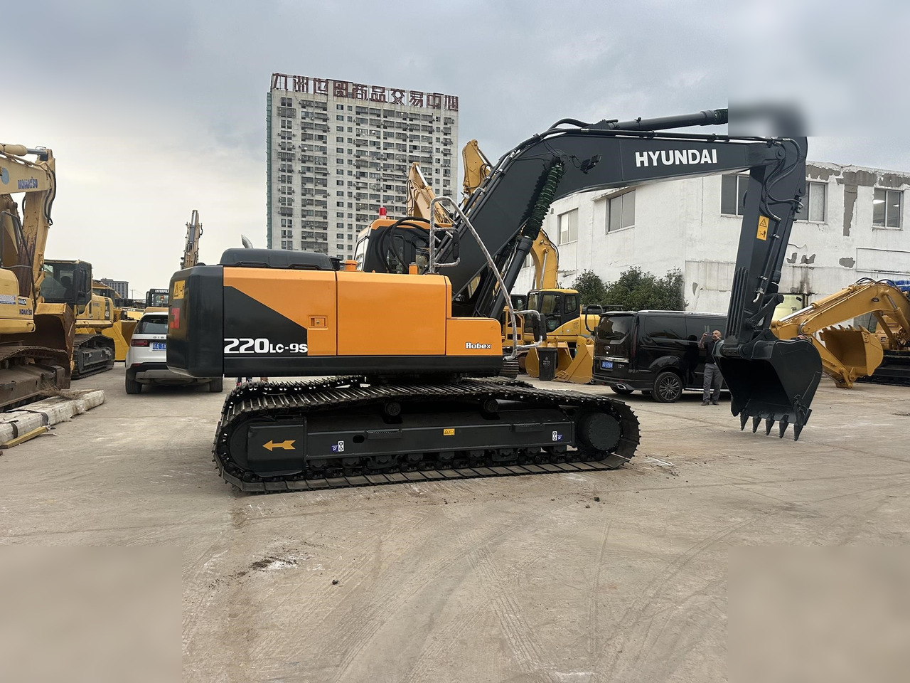 HYUNDAI ROBEX 220 LC-9S - Kettenbagger: das Bild 3 HYUNDAI ROBEX 220 LC-9S - Kettenbagger: das Bild 3