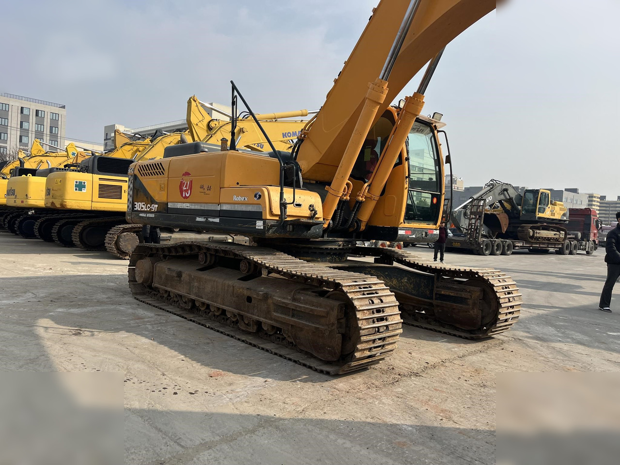 HYUNDAI ROBEX 305 LC-9T - Kettenbagger: das Bild 4 HYUNDAI ROBEX 305 LC-9T - Kettenbagger: das Bild 4