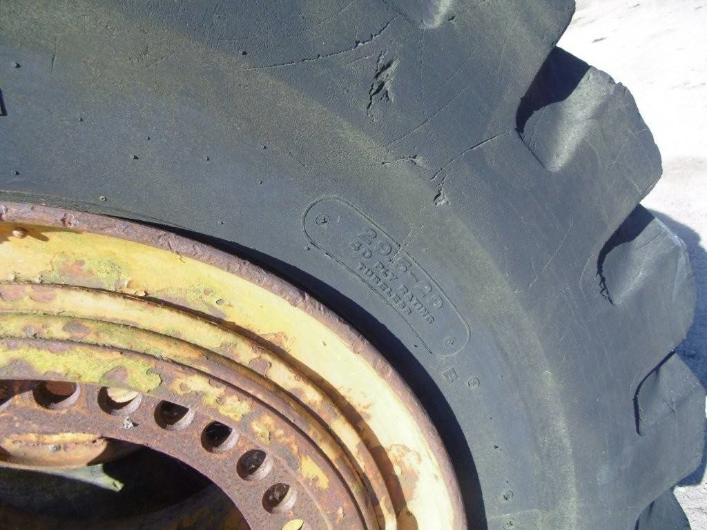 Däck - Reifen für Baumaschine: das Bild 3 Däck - Reifen für Baumaschine: das Bild 3