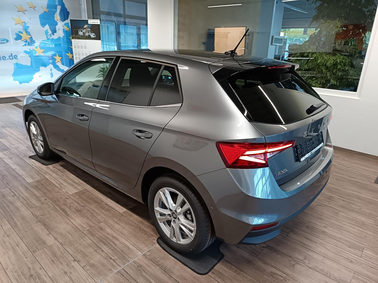 Skoda Fabia 30 Jahre DSG*VORBER.AHK*LED*R-KAM*TEMP*DAB - Limousine: das Bild 4 Skoda Fabia 30 Jahre DSG*VORBER.AHK*LED*R-KAM*TEMP*DAB - Limousine: das Bild 4
