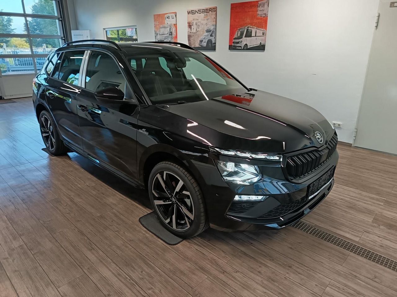 Skoda Kamiq Monte Carlo 1,5 TSI DSG*AHK*PANO*LED*ACC* - SUV/ Geländewagen: das Bild 3 Skoda Kamiq Monte Carlo 1,5 TSI DSG*AHK*PANO*LED*ACC* - SUV/ Geländewagen: das Bild 3