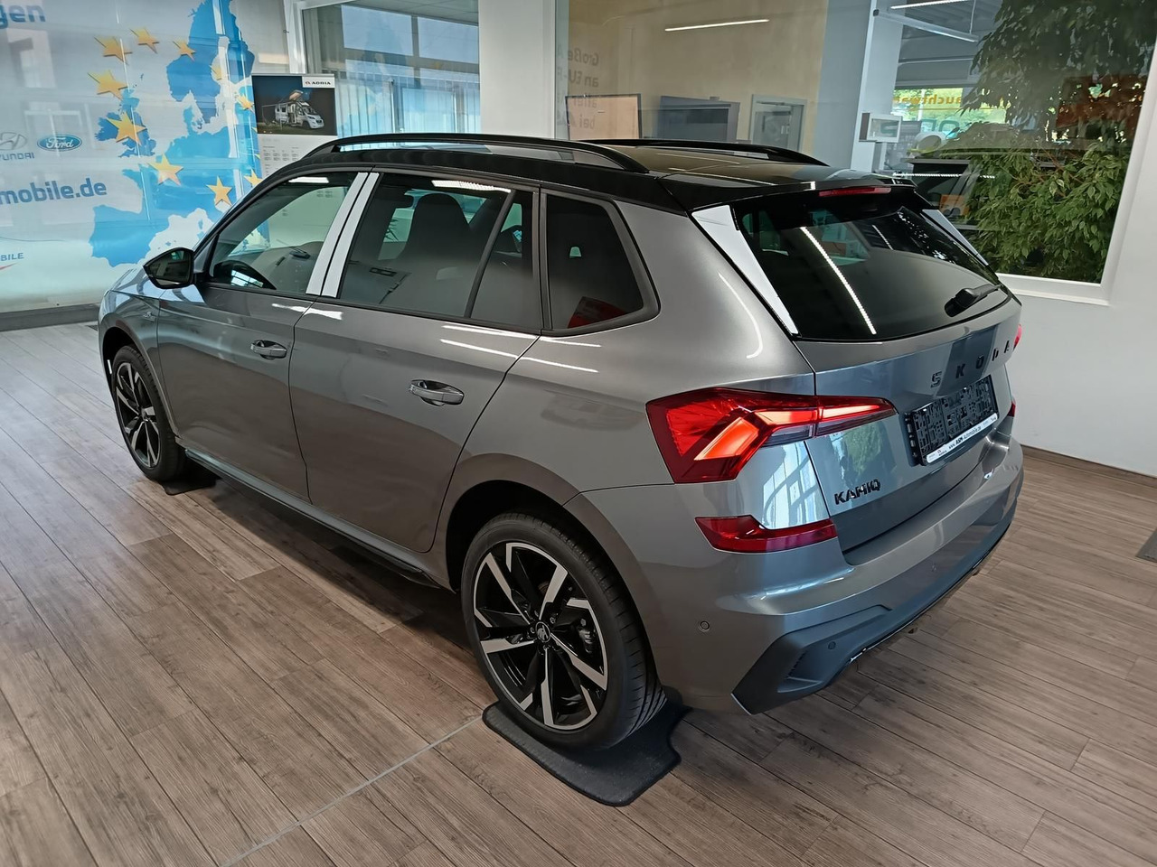 Skoda Kamiq Monte Carlo 1,5 TSI DSG*AHK*PANO*LED*ACC* - SUV/ Geländewagen: das Bild 4 Skoda Kamiq Monte Carlo 1,5 TSI DSG*AHK*PANO*LED*ACC* - SUV/ Geländewagen: das Bild 4