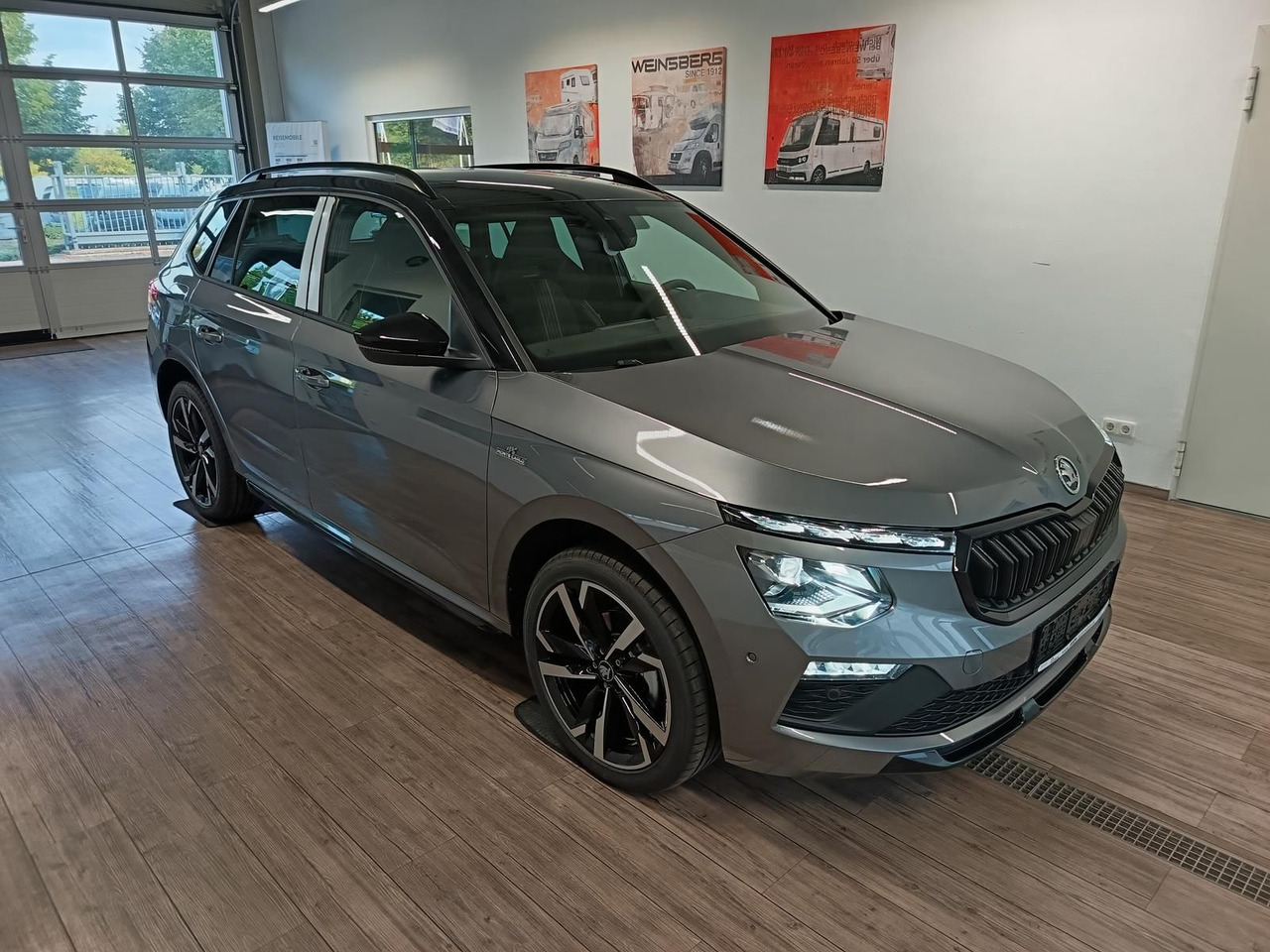 Skoda Kamiq Monte Carlo 1,5 TSI DSG*AHK*PANO*LED*ACC* - SUV/ Geländewagen: das Bild 3 Skoda Kamiq Monte Carlo 1,5 TSI DSG*AHK*PANO*LED*ACC* - SUV/ Geländewagen: das Bild 3