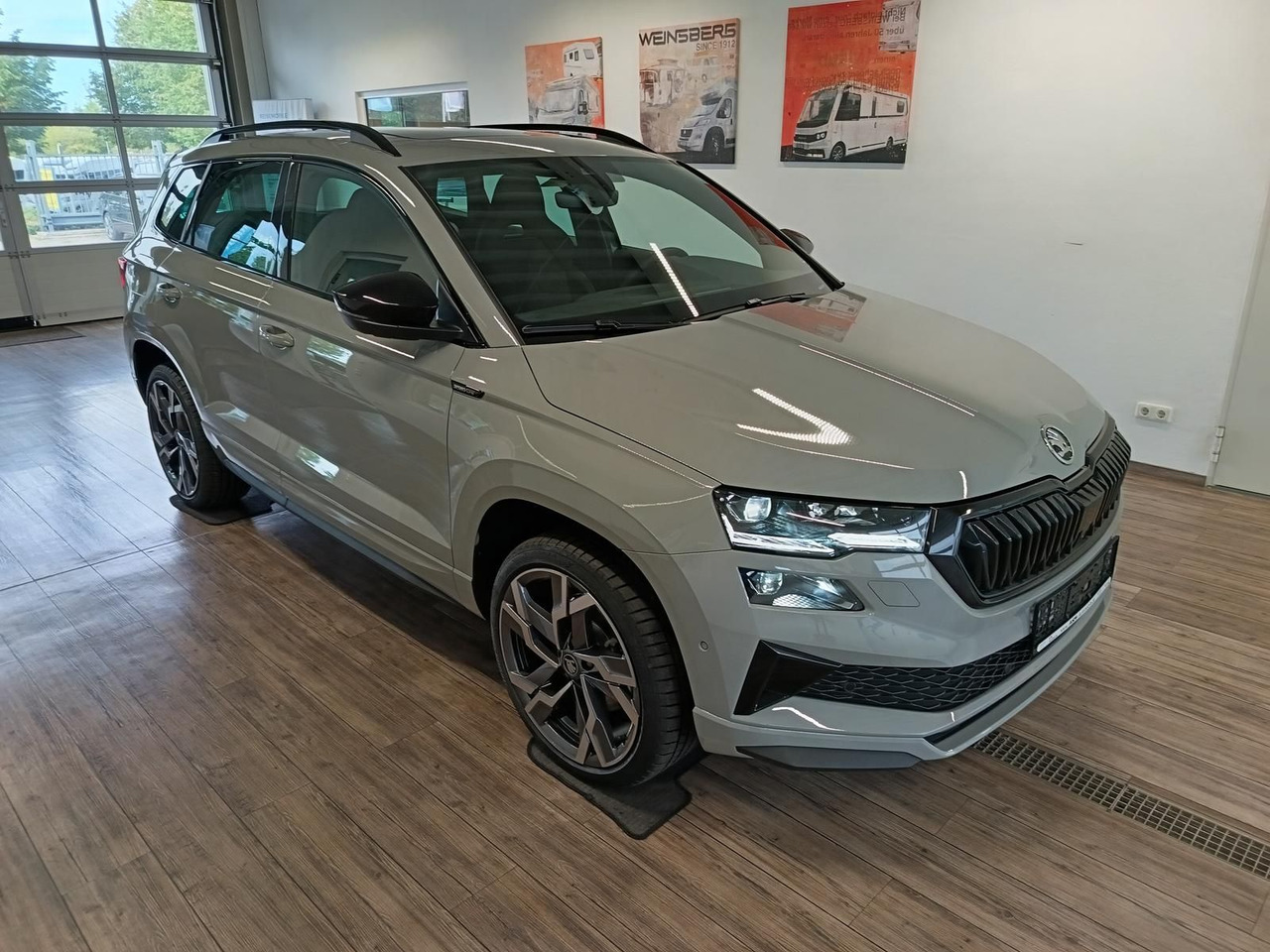 Skoda Karoq Sportline 1,5 TSI DSG*AHK*PSD*STD.HZG*NAVI - SUV/ Geländewagen: das Bild 3 Skoda Karoq Sportline 1,5 TSI DSG*AHK*PSD*STD.HZG*NAVI - SUV/ Geländewagen: das Bild 3