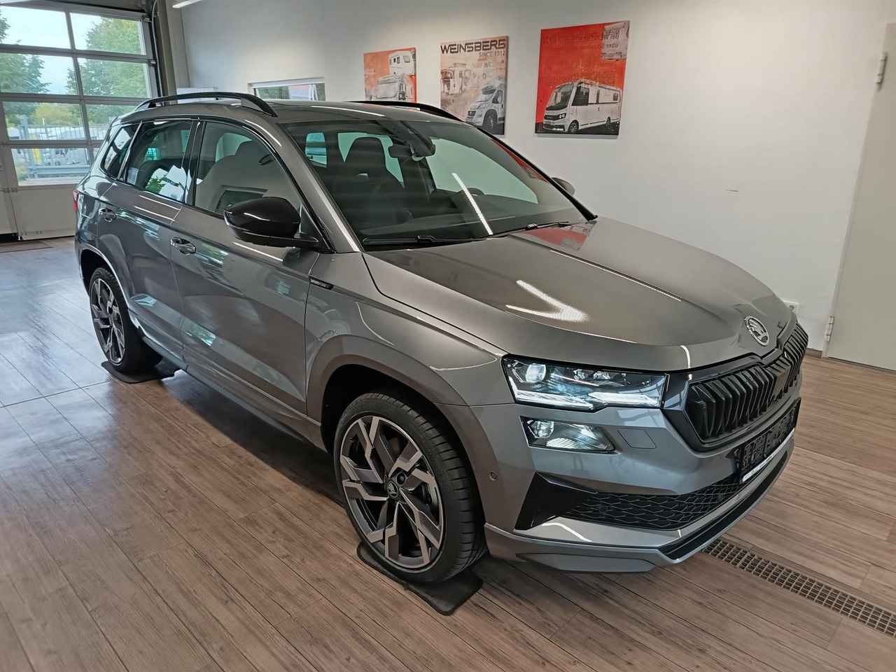 Skoda Karoq Sportline 1,5 TSI DSG*AHK*PSD*STD.HZG*NAVI - SUV/ Geländewagen: das Bild 3 Skoda Karoq Sportline 1,5 TSI DSG*AHK*PSD*STD.HZG*NAVI - SUV/ Geländewagen: das Bild 3