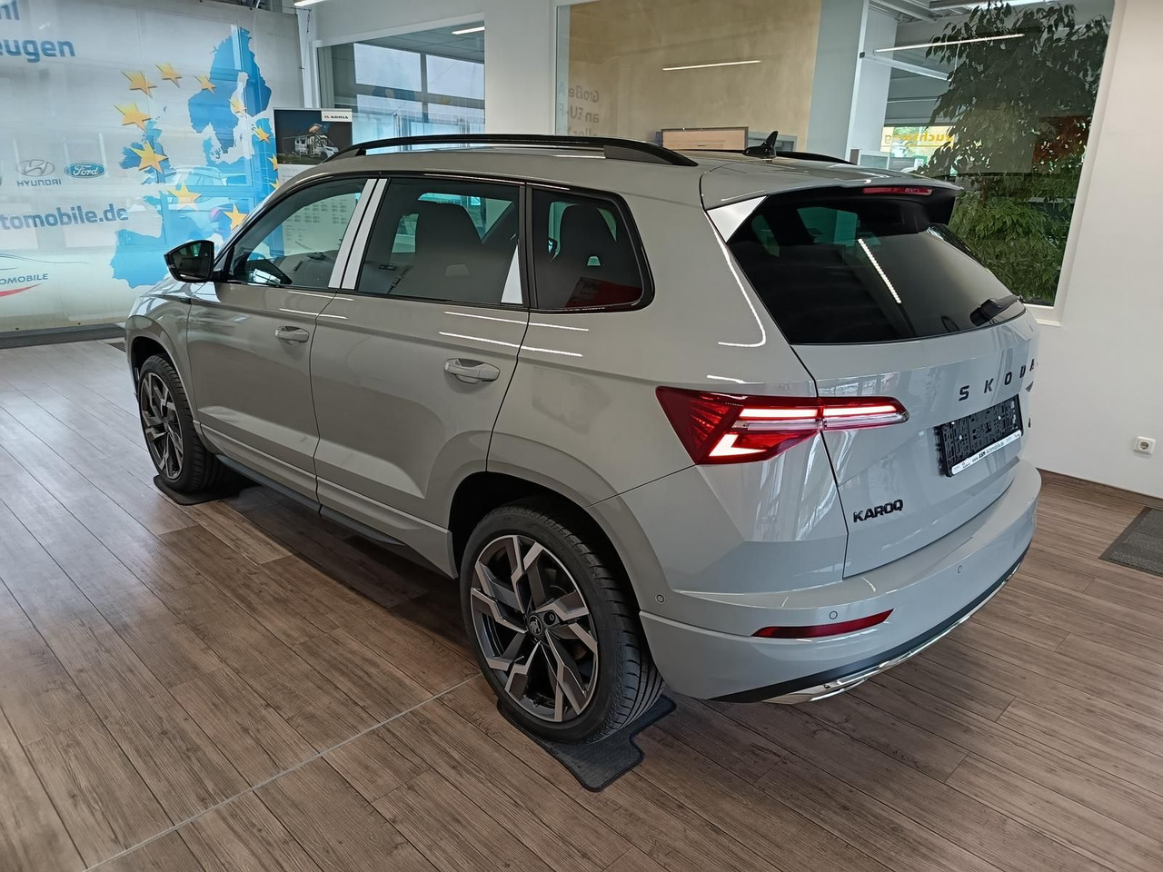 Skoda Karoq Sportline 2,0 TDI DSG 4x4*AHK*PSD*STD.HZG* - SUV/ Geländewagen: das Bild 4 Skoda Karoq Sportline 2,0 TDI DSG 4x4*AHK*PSD*STD.HZG* - SUV/ Geländewagen: das Bild 4
