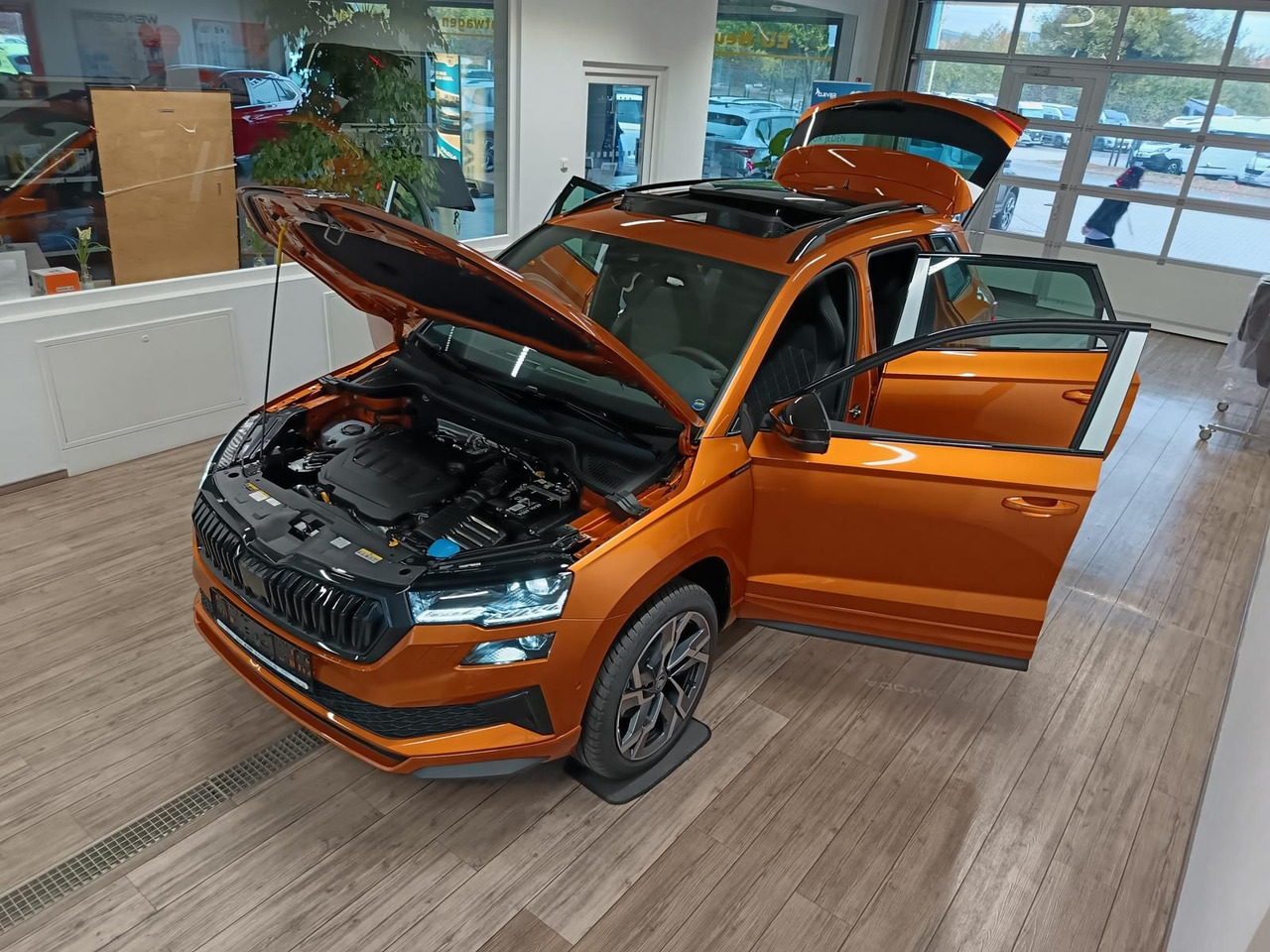 Skoda Karoq Sportline 2,0 TDI DSG 4x4*AHK*PSD*STD.HZG* - SUV/ Geländewagen: das Bild 2 Skoda Karoq Sportline 2,0 TDI DSG 4x4*AHK*PSD*STD.HZG* - SUV/ Geländewagen: das Bild 2