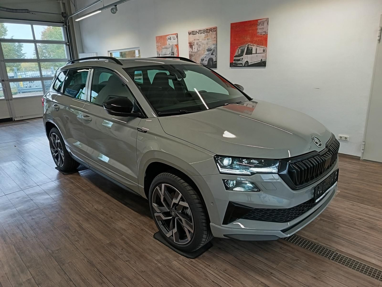 Skoda Karoq Sportline 2,0 TDI DSG 4x4*AHK*PSD*STD.HZG* - SUV/ Geländewagen: das Bild 3 Skoda Karoq Sportline 2,0 TDI DSG 4x4*AHK*PSD*STD.HZG* - SUV/ Geländewagen: das Bild 3