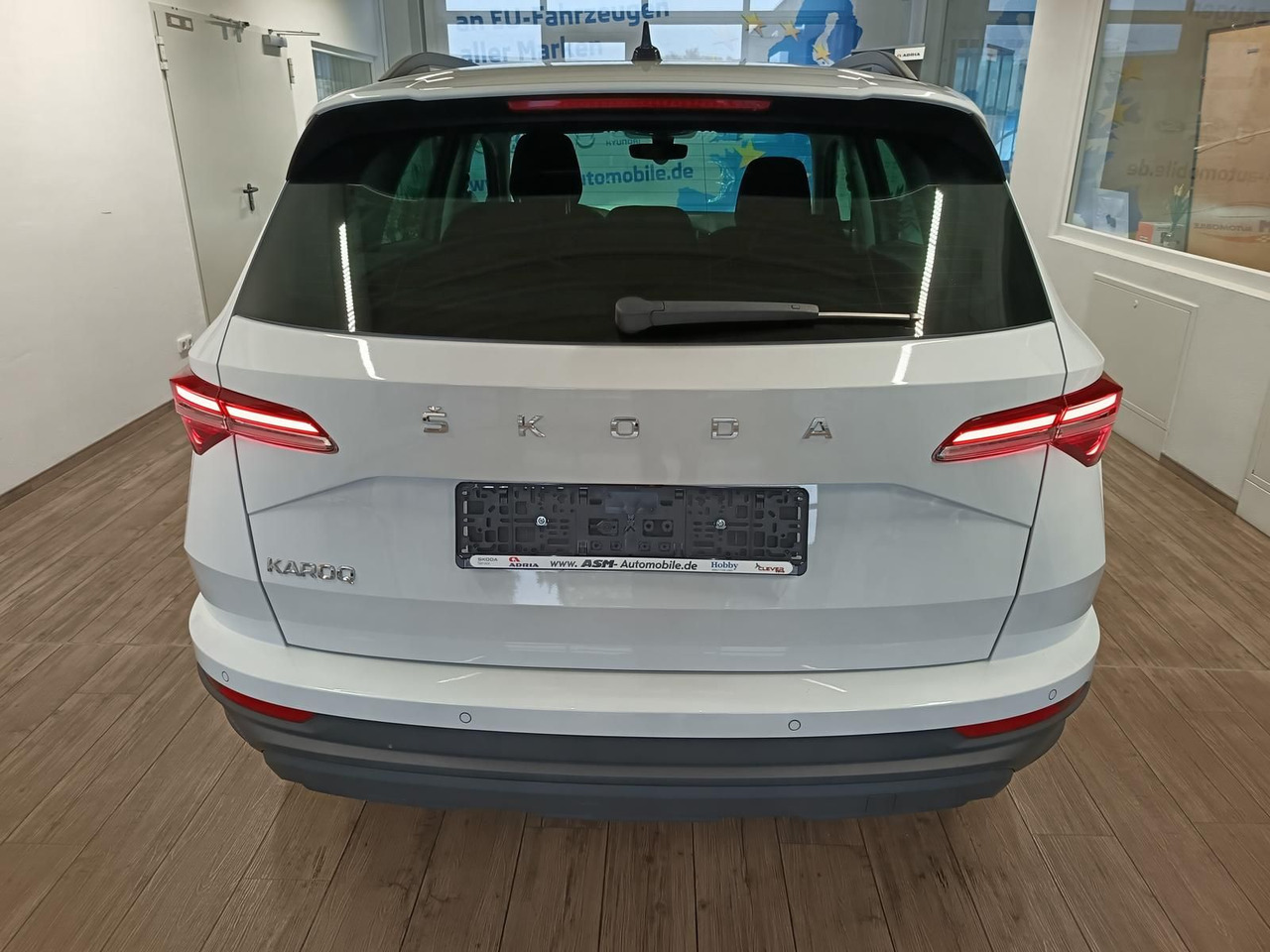 Skoda Karoq Style 1,5 TSI DSG*AHK*NAVI*LED*R-KAM*2xPDC - SUV/ Geländewagen: das Bild 5 Skoda Karoq Style 1,5 TSI DSG*AHK*NAVI*LED*R-KAM*2xPDC - SUV/ Geländewagen: das Bild 5