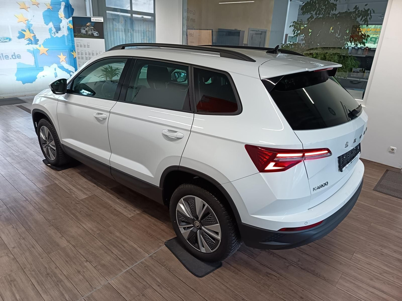 Skoda Karoq Style 1,5TSI DSG*AHK-VORBER*NAVI*LED*R-KAM - SUV/ Geländewagen: das Bild 4 Skoda Karoq Style 1,5TSI DSG*AHK-VORBER*NAVI*LED*R-KAM - SUV/ Geländewagen: das Bild 4