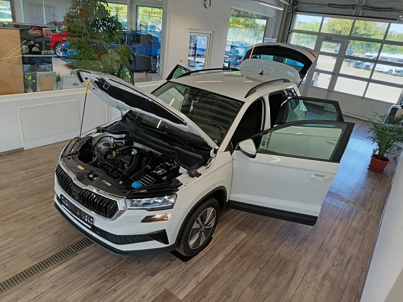 Skoda Karoq Style 1,5TSI DSG*AHK-VORBER*NAVI*LED*R-KAM - SUV/ Geländewagen: das Bild 2 Skoda Karoq Style 1,5TSI DSG*AHK-VORBER*NAVI*LED*R-KAM - SUV/ Geländewagen: das Bild 2