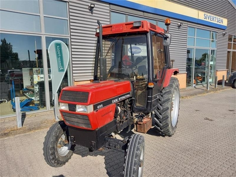 Case IH 695 XL - Traktor: das Bild 2 Case IH 695 XL - Traktor: das Bild 2