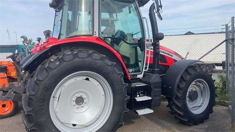 Massey Ferguson 5S.145 Exclusive Dyna-6 Exclusive - Traktor: das Bild 4 Massey Ferguson 5S.145 Exclusive Dyna-6 Exclusive - Traktor: das Bild 4