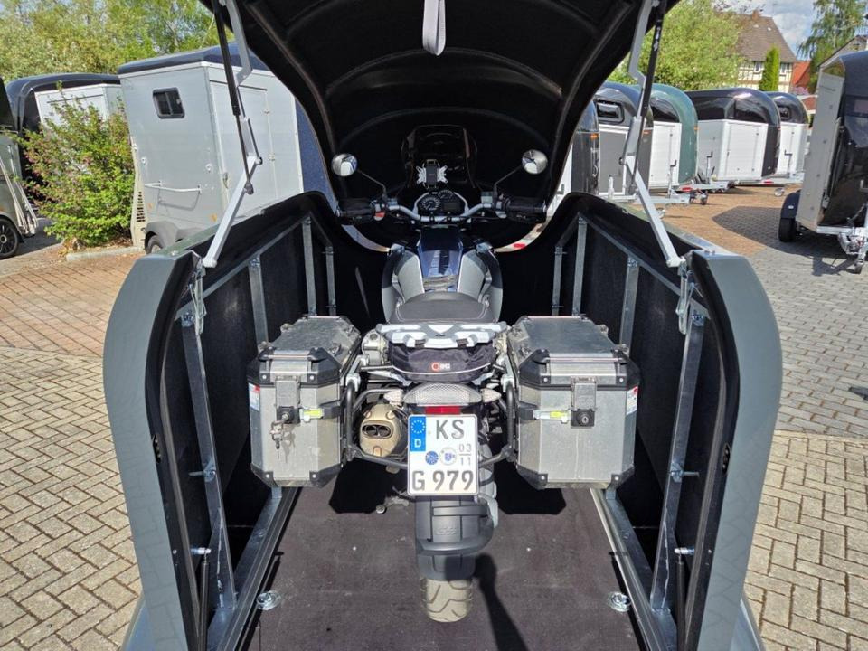 PKW Anhänger geschlossen Motorrad Mieten Leihen 1000kg 100km/h - Leasing PKW Anhänger geschlossen Motorrad Mieten Leihen 1000kg 100km/h: das Bild 12 PKW Anhänger geschlossen Motorrad Mieten Leihen 1000kg 100km/h - Leasing PKW Anhänger geschlossen Motorrad Mieten Leihen 1000kg 100km/h: das Bild 12