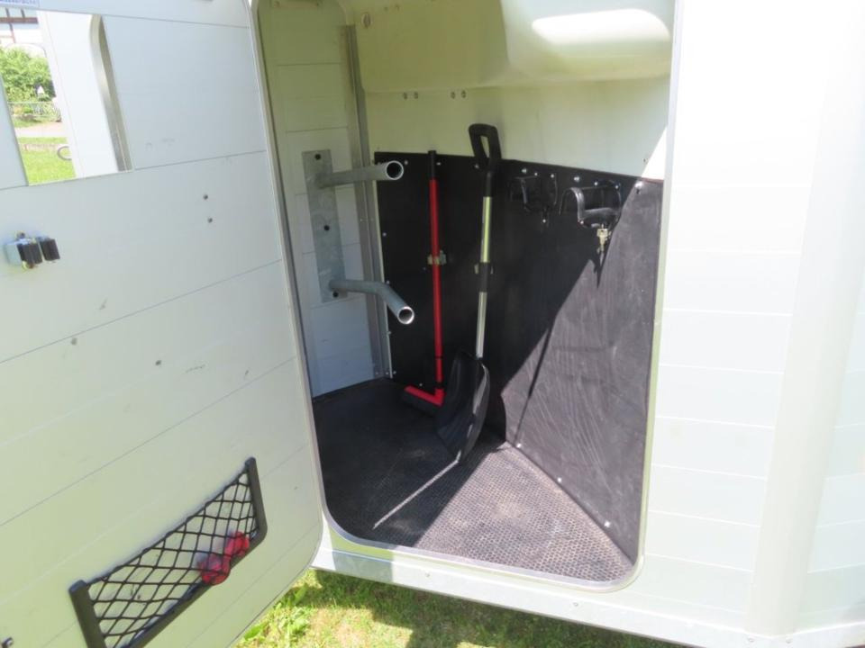 Pferdeanhänger Humbaur, Xanthos Aero, 100 km/h Sattelkammer - Pferdeanhänger: das Bild 3 Pferdeanhänger Humbaur, Xanthos Aero, 100 km/h Sattelkammer - Pferdeanhänger: das Bild 3