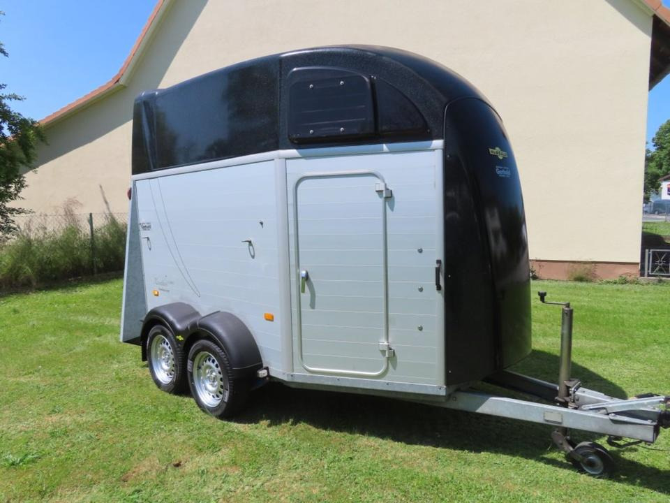 Pferdeanhänger Humbaur, Xanthos Aero, 100 km/h Sattelkammer - Pferdeanhänger: das Bild 2 Pferdeanhänger Humbaur, Xanthos Aero, 100 km/h Sattelkammer - Pferdeanhänger: das Bild 2