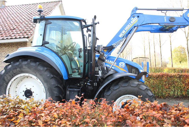 New Holland T5.105 Met voorlader - Traktor: das Bild 2 New Holland T5.105 Met voorlader - Traktor: das Bild 2