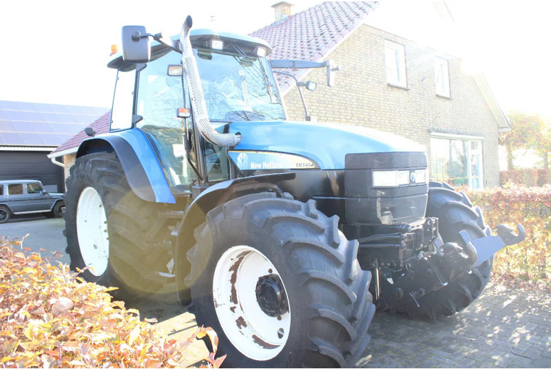 New Holland TM 140 - Traktor: das Bild 2 New Holland TM 140 - Traktor: das Bild 2