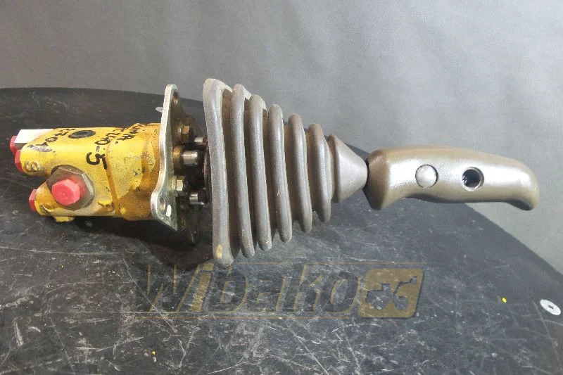 Komatsu PC240-5 - Hydraulik ventil für Baumaschine: das Bild 1 Komatsu PC240-5 - Hydraulik ventil für Baumaschine: das Bild 1