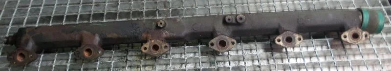 Volvo D12D 479602/479601 - Ansaugkrümmer für Baumaschine: das Bild 1 Volvo D12D 479602/479601 - Ansaugkrümmer für Baumaschine: das Bild 1