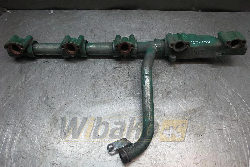 Volvo D16 1543808 - Ansaugkrümmer für Baumaschine: das Bild 1 Volvo D16 1543808 - Ansaugkrümmer für Baumaschine: das Bild 1