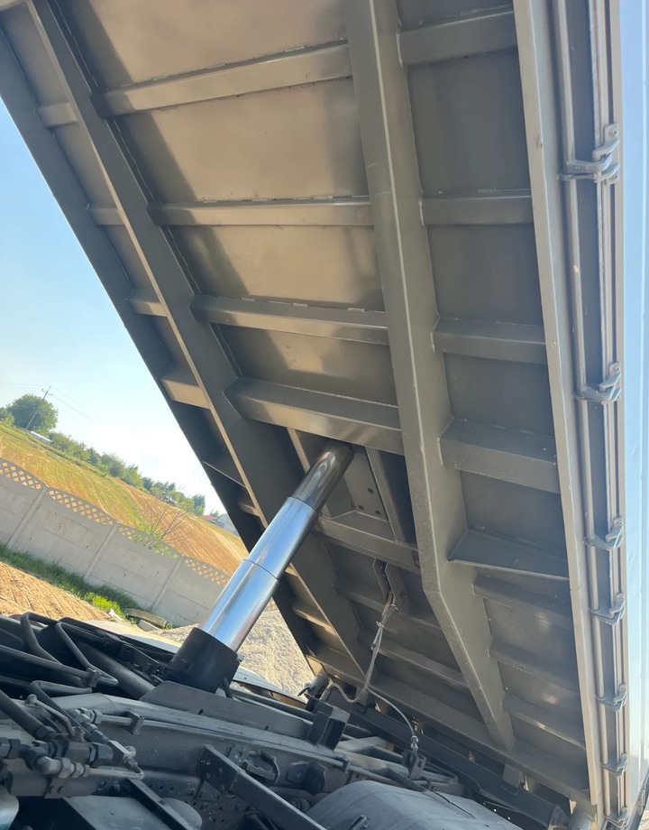 MAN TGA 33.390 - Kipper: das Bild 4 MAN TGA 33.390 - Kipper: das Bild 4