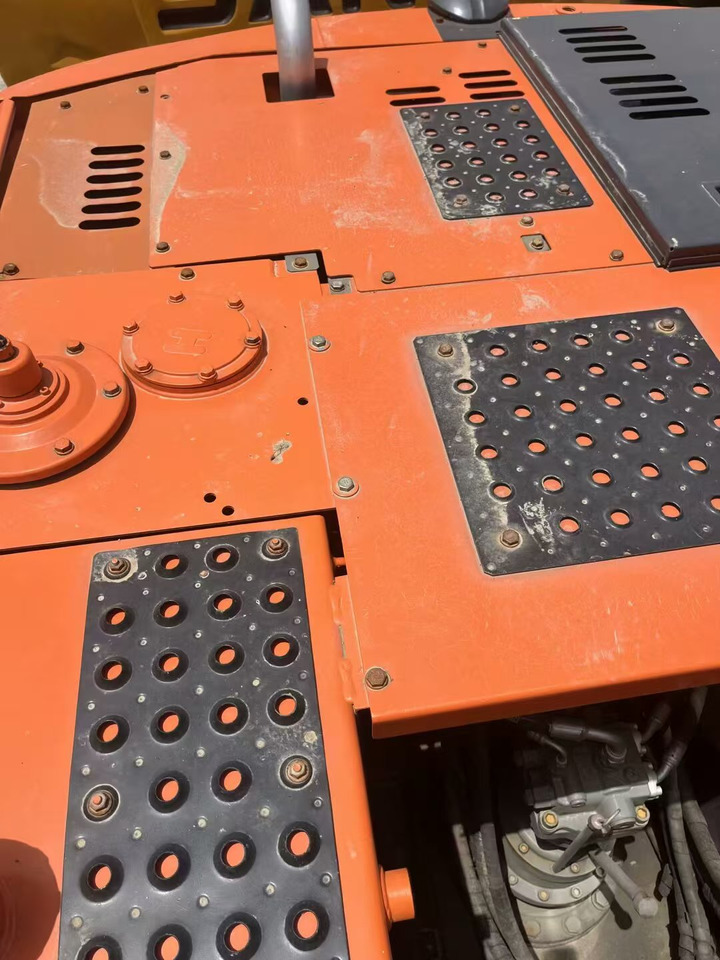 HITACHI ZX130 - Kettenbagger: das Bild 4 HITACHI ZX130 - Kettenbagger: das Bild 4