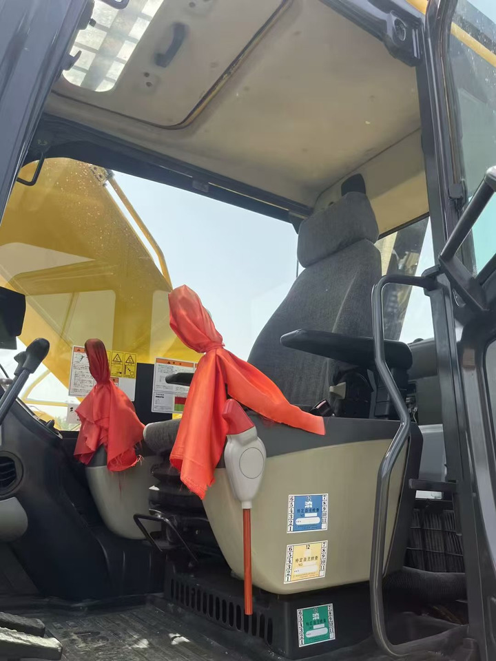 KOMATSU pc200 - Kettenbagger: das Bild 2 KOMATSU pc200 - Kettenbagger: das Bild 2