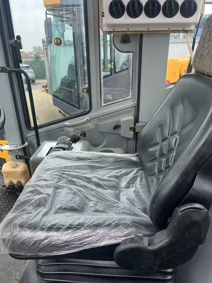 XCMG XS223J - Walzenzug: das Bild 4 XCMG XS223J - Walzenzug: das Bild 4