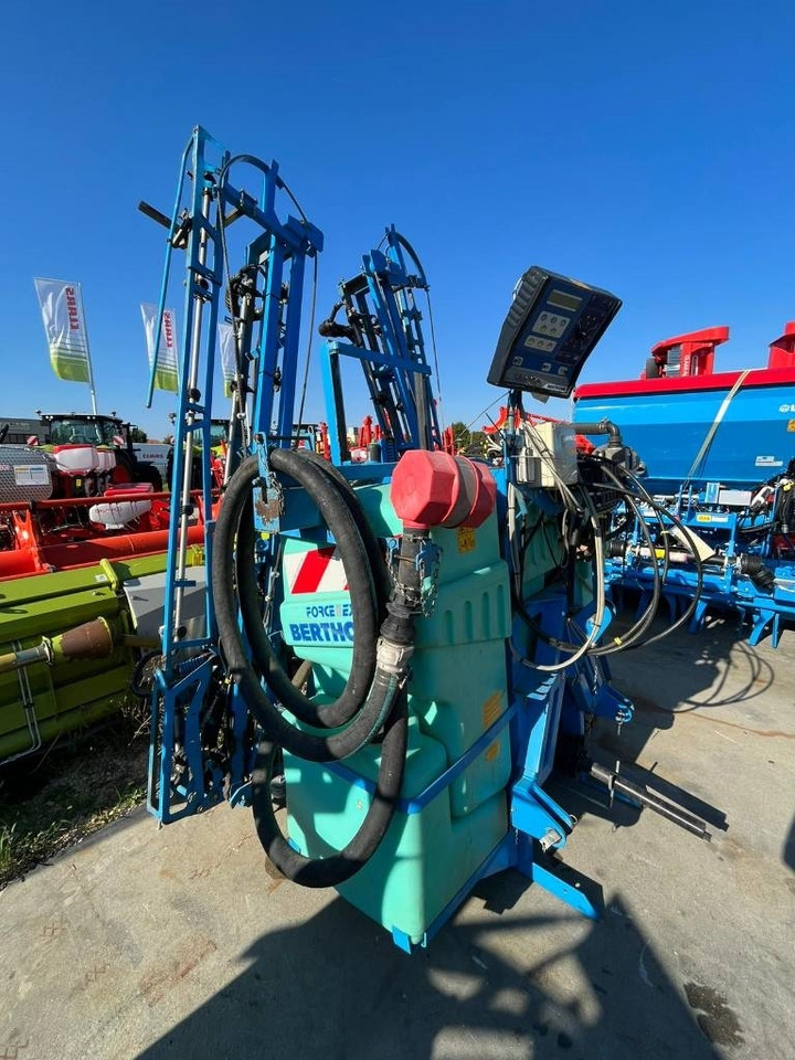 Berthoud Force 1000 - Anbauspritze: das Bild 1 Berthoud Force 1000 - Anbauspritze: das Bild 1