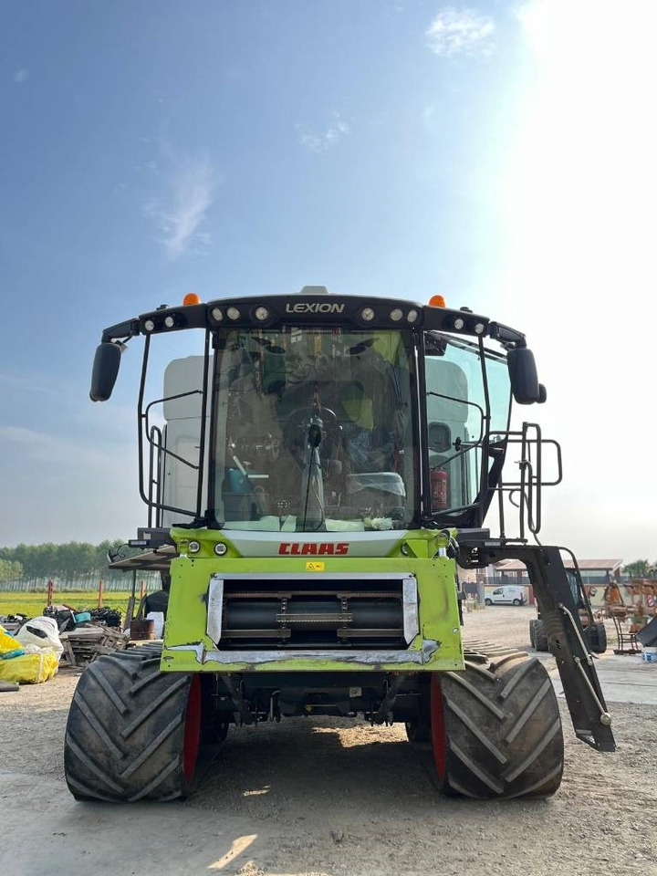 Claas LEXION 7600 TT - Mähdrescher: das Bild 2 Claas LEXION 7600 TT - Mähdrescher: das Bild 2