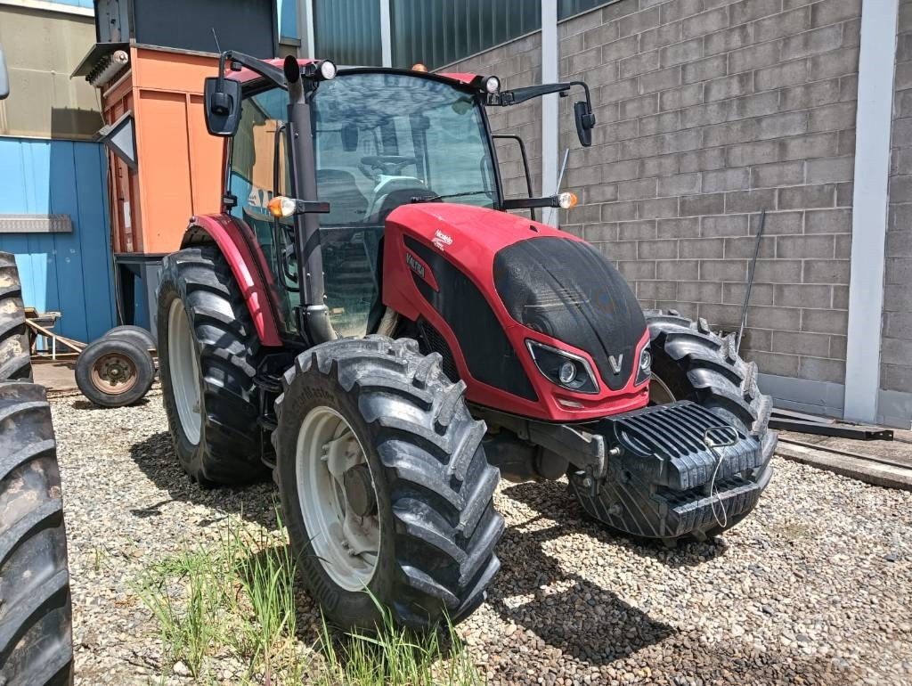 Valtra A 114 - Traktor: das Bild 1 Valtra A 114 - Traktor: das Bild 1