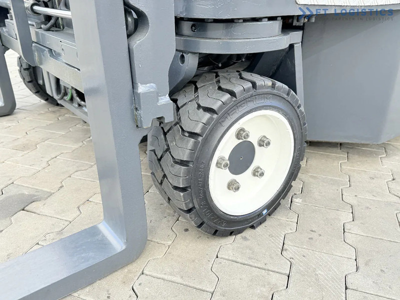 Combilift C3000CB / GAS / TRIPLEX 4900MM / FREE LIFT / FORK POSITIONER / SIDE SHIFT / EXCELLENT CONDITION / Wide range of four-way and sid - Vierwegstapler: das Bild 4 Combilift C3000CB / GAS / TRIPLEX 4900MM / FREE LIFT / FORK POSITIONER / SIDE SHIFT / EXCELLENT CONDITION / Wide range of four-way and sid - Vierwegstapler: das Bild 4