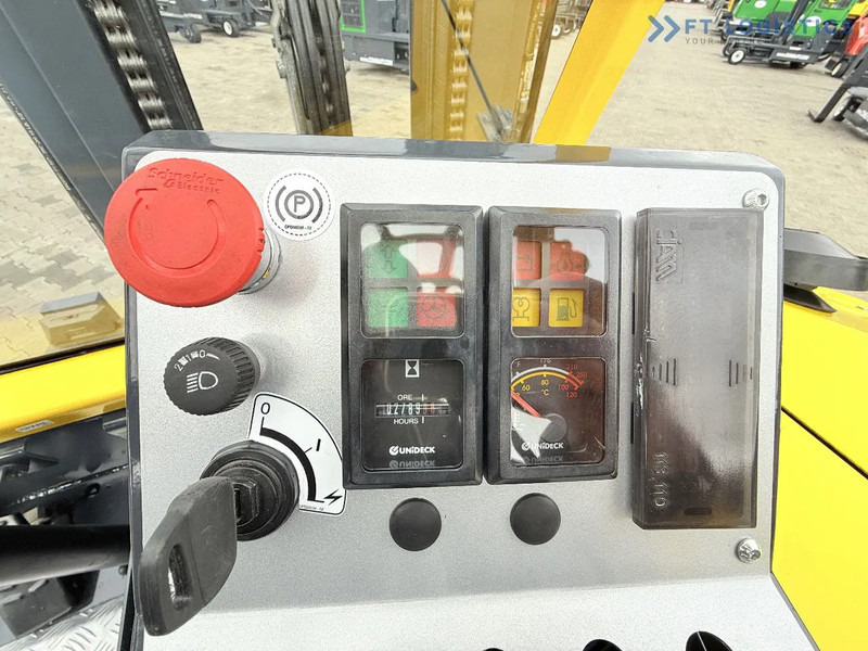 Vierwegstapler Combilift CB4000 / GAS / TRIPLEX 5200MM / FREE LIFT / FORK POSITIONER / SIDE SHIFT / EXCELLENT CONDITION / Wide range of four-way and side: das Bild 17 Vierwegstapler Combilift CB4000 / GAS / TRIPLEX 5200MM / FREE LIFT / FORK POSITIONER / SIDE SHIFT / EXCELLENT CONDITION / Wide range of four-way and side: das Bild 17