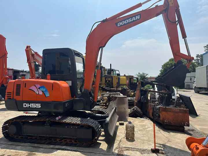 Low Shipping Used Excavator Doosan DH55 Good Condition with Low Hours - Kettenbagger: das Bild 5 Low Shipping Used Excavator Doosan DH55 Good Condition with Low Hours - Kettenbagger: das Bild 5