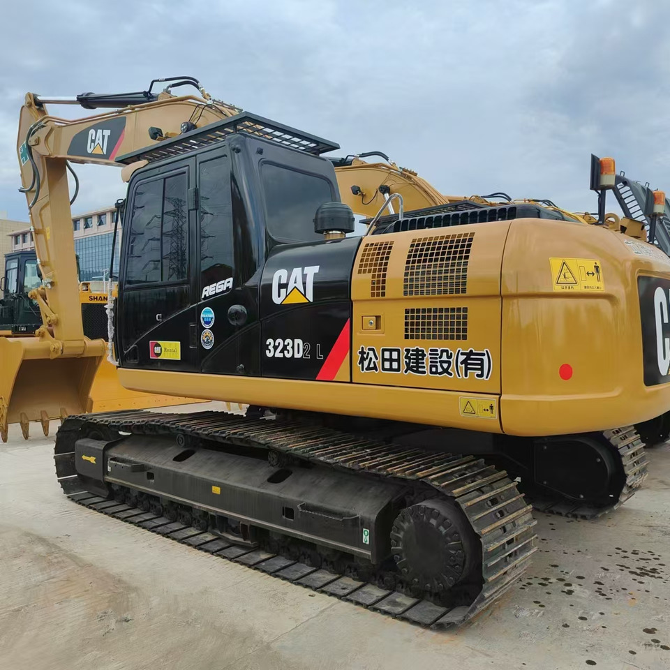 Used high quality excavator CAT 323D2L Made in Japan - Kettenbagger: das Bild 2 Used high quality excavator CAT 323D2L Made in Japan - Kettenbagger: das Bild 2