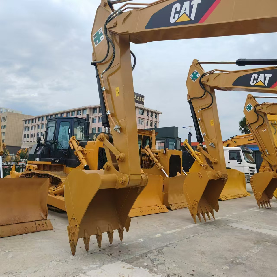 Used high quality excavator CAT 323D2L Made in Japan - Kettenbagger: das Bild 4 Used high quality excavator CAT 323D2L Made in Japan - Kettenbagger: das Bild 4