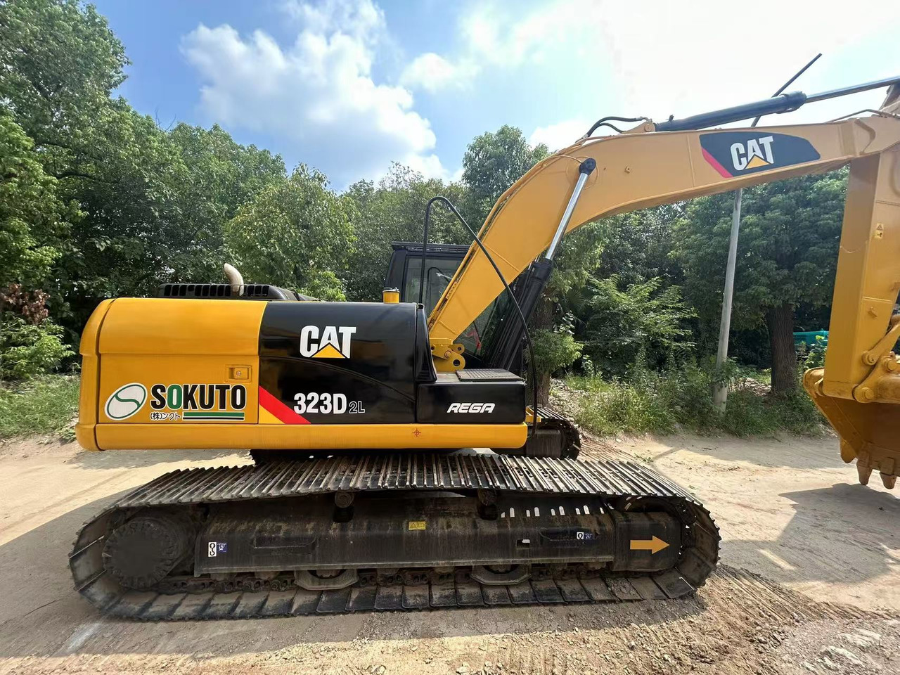 CATERPILLAR 323D2L - Kettenbagger: das Bild 1 CATERPILLAR 323D2L - Kettenbagger: das Bild 1