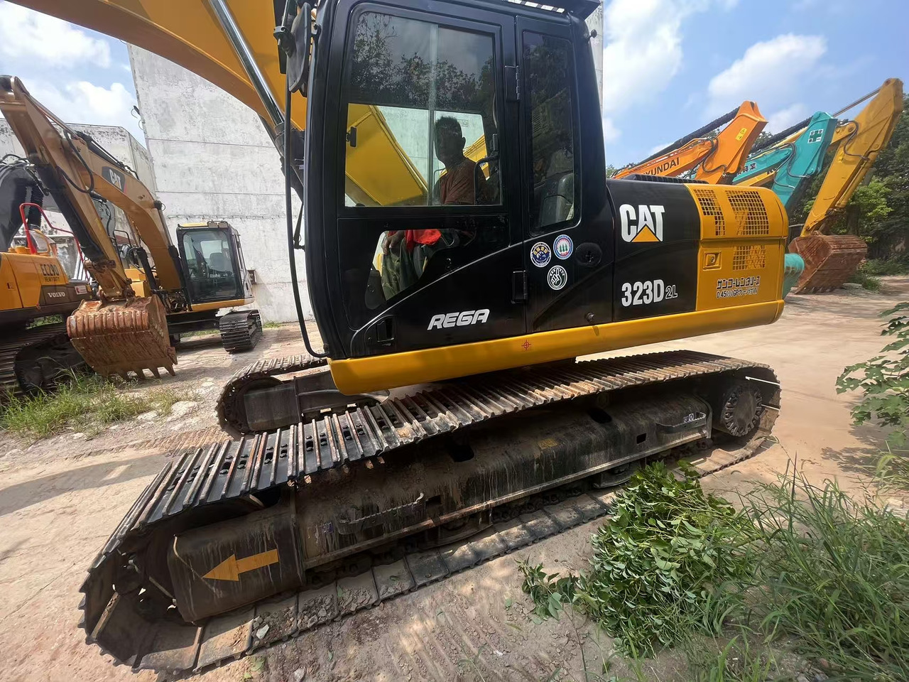 CATERPILLAR 323D2L - Kettenbagger: das Bild 3 CATERPILLAR 323D2L - Kettenbagger: das Bild 3