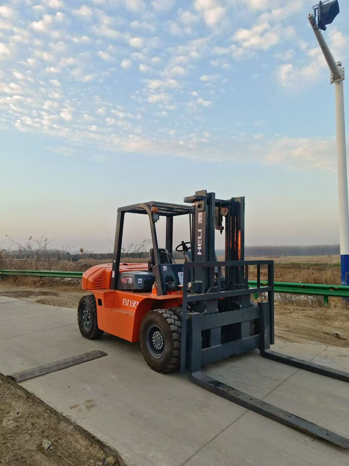 HELI 7-ton - Dieselstapler: das Bild 3 HELI 7-ton - Dieselstapler: das Bild 3