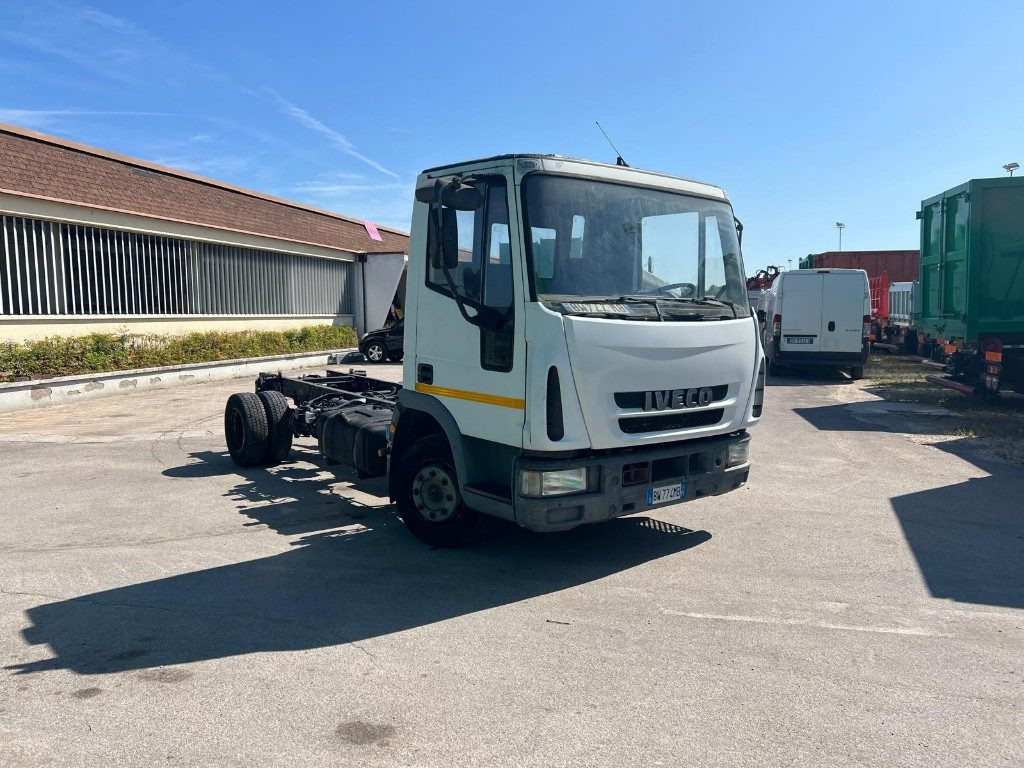 IVECO 80E15 A TELAIO - Andere Technik: das Bild 2 IVECO 80E15 A TELAIO - Andere Technik: das Bild 2