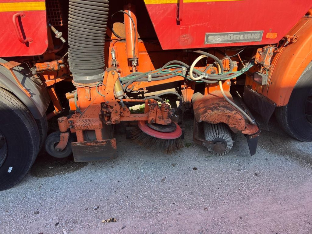 MERCEDES-BENZ MERCEDES AUTOSPAZZATRICE USATA - Kehrmaschine: das Bild 5 MERCEDES-BENZ MERCEDES AUTOSPAZZATRICE USATA - Kehrmaschine: das Bild 5