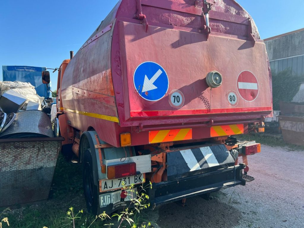 MERCEDES-BENZ MERCEDES AUTOSPAZZATRICE USATA - Kehrmaschine: das Bild 4 MERCEDES-BENZ MERCEDES AUTOSPAZZATRICE USATA - Kehrmaschine: das Bild 4