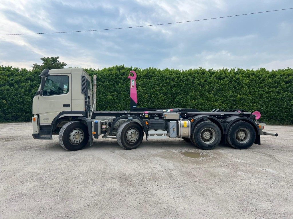 VOLVO FM480 SCARRABILE 8X4 - Abrollkipper: das Bild 2 VOLVO FM480 SCARRABILE 8X4 - Abrollkipper: das Bild 2