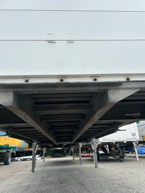 Wecon 4x Wechselpritschen Schiebeplane/Bordwand WP745S - Planenaufbau: das Bild 5 Wecon 4x Wechselpritschen Schiebeplane/Bordwand WP745S - Planenaufbau: das Bild 5